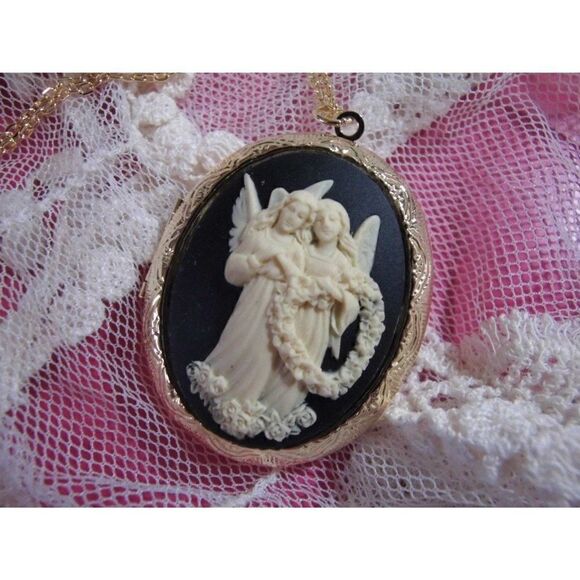 Heart Angel Cherub Locket Georgian Locket Necklace Christmas gift mom daughter - Picture 1 of 5